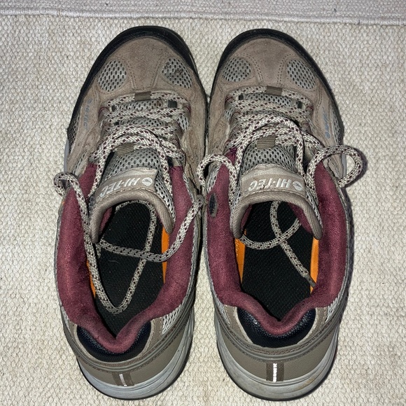 Hi-Tec Women's 7 1/2 hiking waterproof athletic walking Shoes - Picture 3 of 14